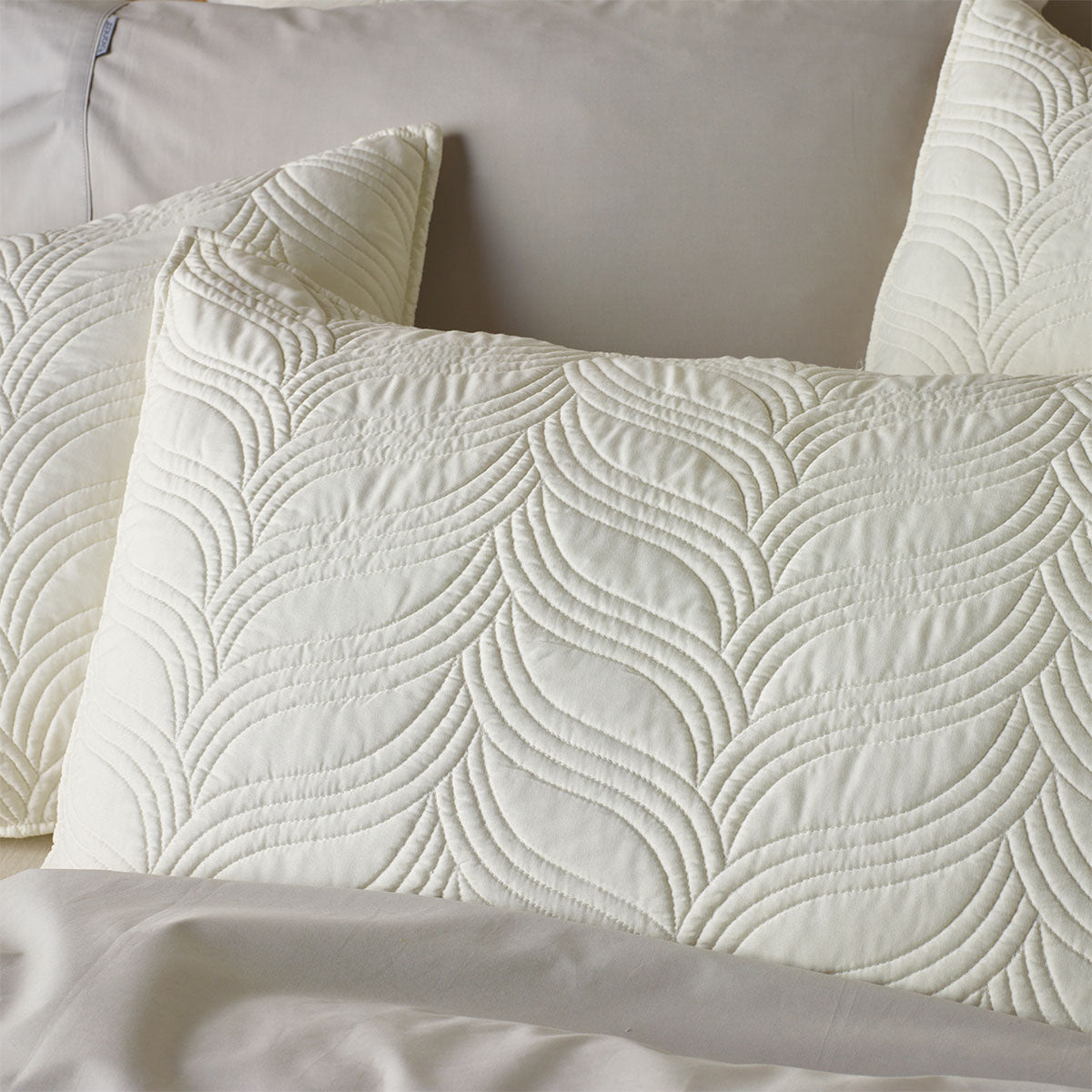 Bianca Kamala Cream Embossed Bedspread Set King - Home & Garden > Bedding > Quilts & Duvets