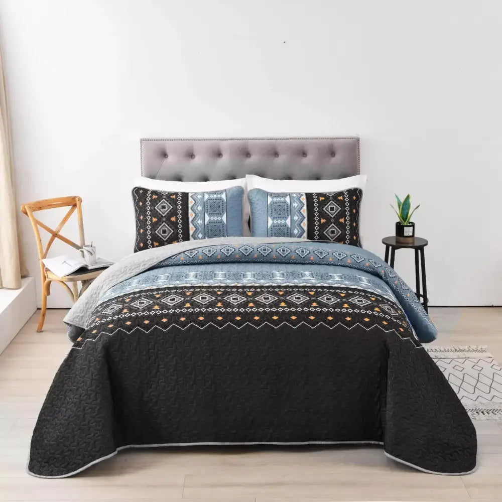 Ambient Bloom Sky Black Hour Comforter Set – Aesthetic 3-piece Bedroom Mood