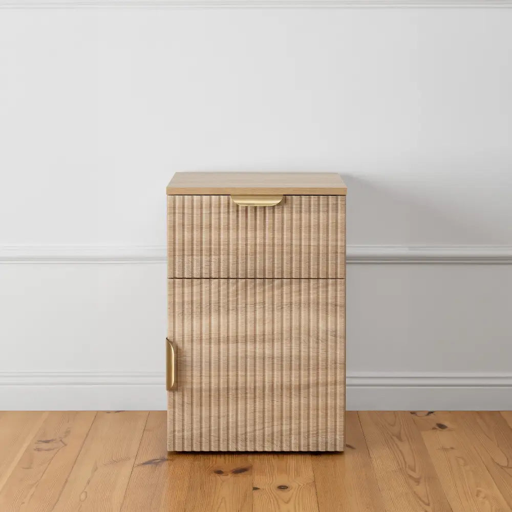Porto Bedside Table - Natural Oak - Fluted - Pull Brass