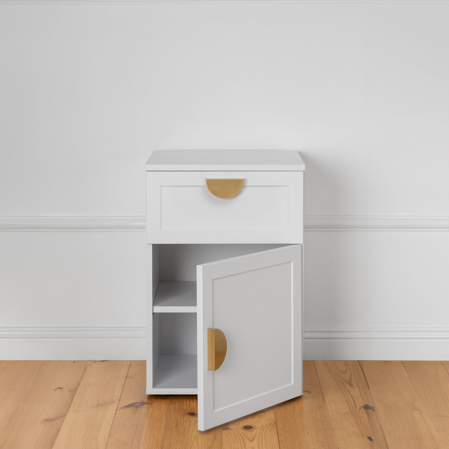 PORTO BEDSIDE TABLE - WHITE - HAMPTONS - HALF MOON BRASS