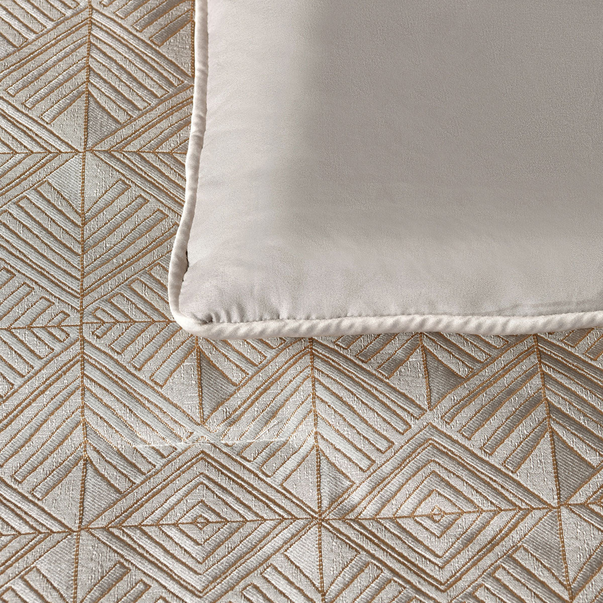 Bianca Bellagio Gold 6 Pcs Jacquard Geometric Comforter Set Queen/King - Home & Garden > Bedding > Quilts & Duvets