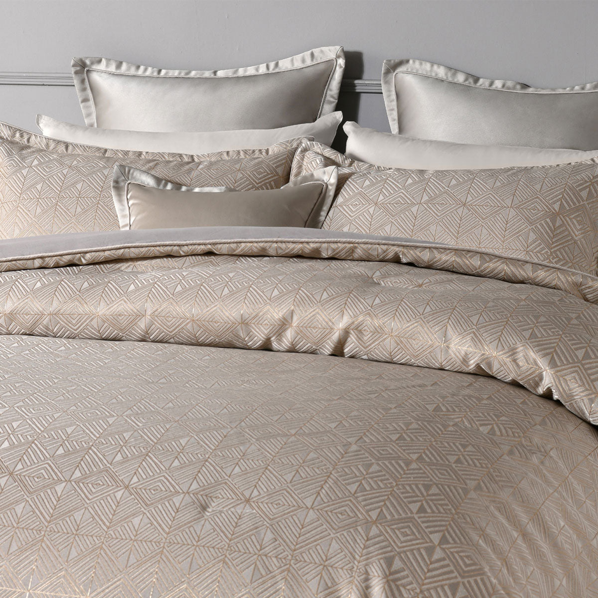 Bianca Bellagio Gold 6 Pcs Jacquard Geometric Comforter Set Super King - Home & Garden > Bedding > Quilts & Duvets