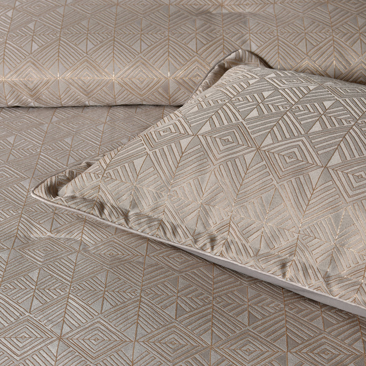 Bianca Bellagio Gold 6 Pcs Jacquard Geometric Comforter Set Super King - Home & Garden > Bedding > Quilts & Duvets