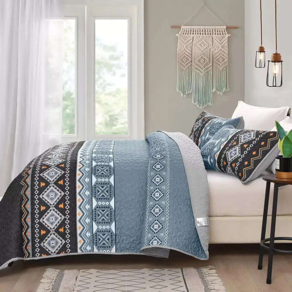 Ambient Bloom Sky Black Hour Comforter Set – Aesthetic 3-piece Bedroom Mood