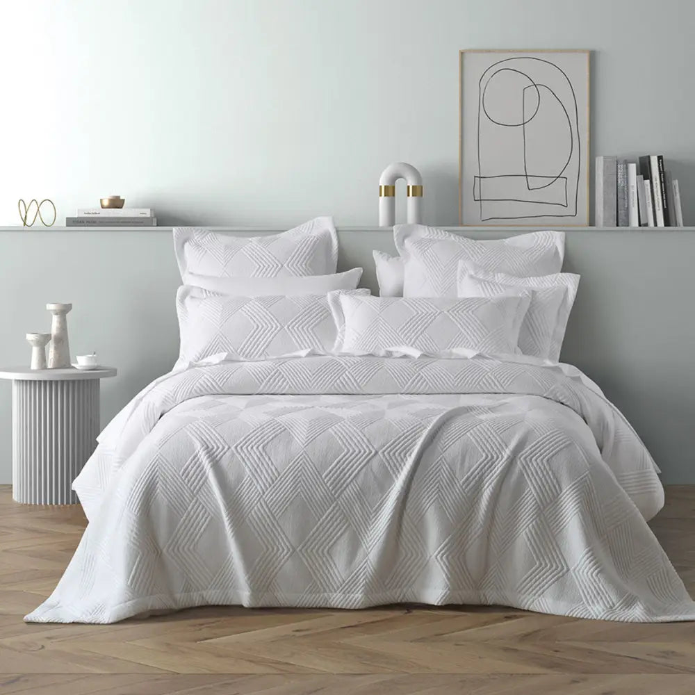 Bianca Cassiano White Polyester Jacquard Coverlet Set Queen/king