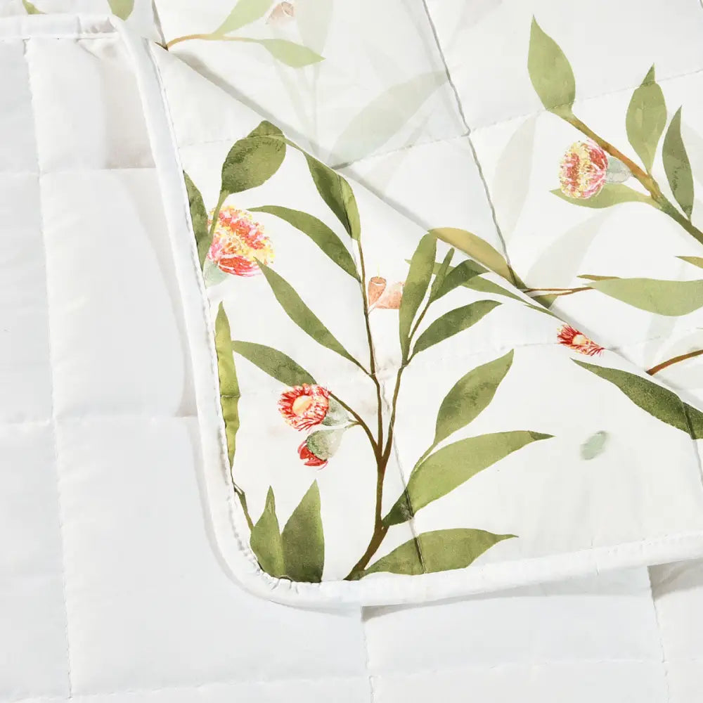 Bianca Corymbia White Floral Printed Quilted Polyester Coverlet Set Queen/king