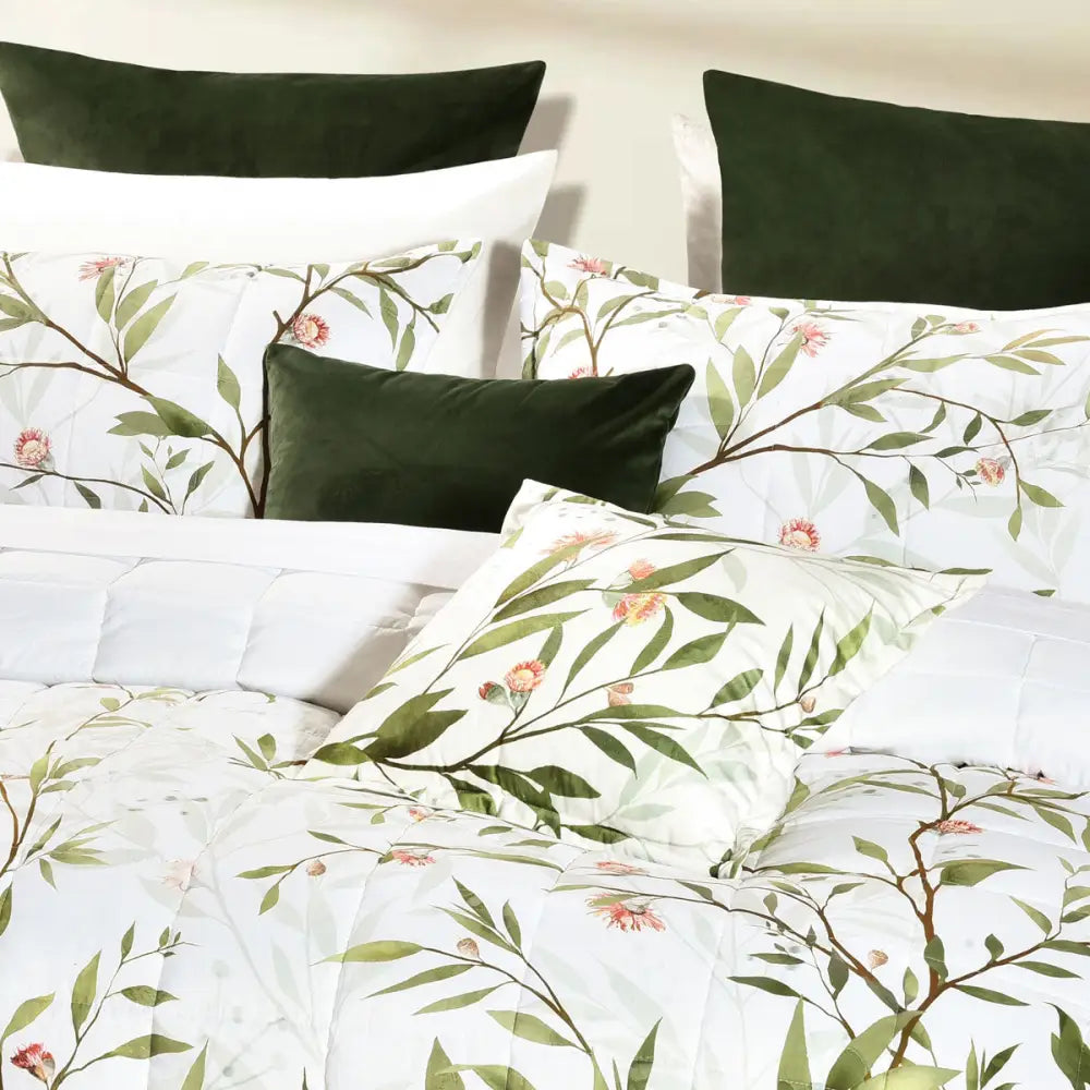 Bianca Corymbia White Floral Printed Quilted Polyester Coverlet Set Queen/king