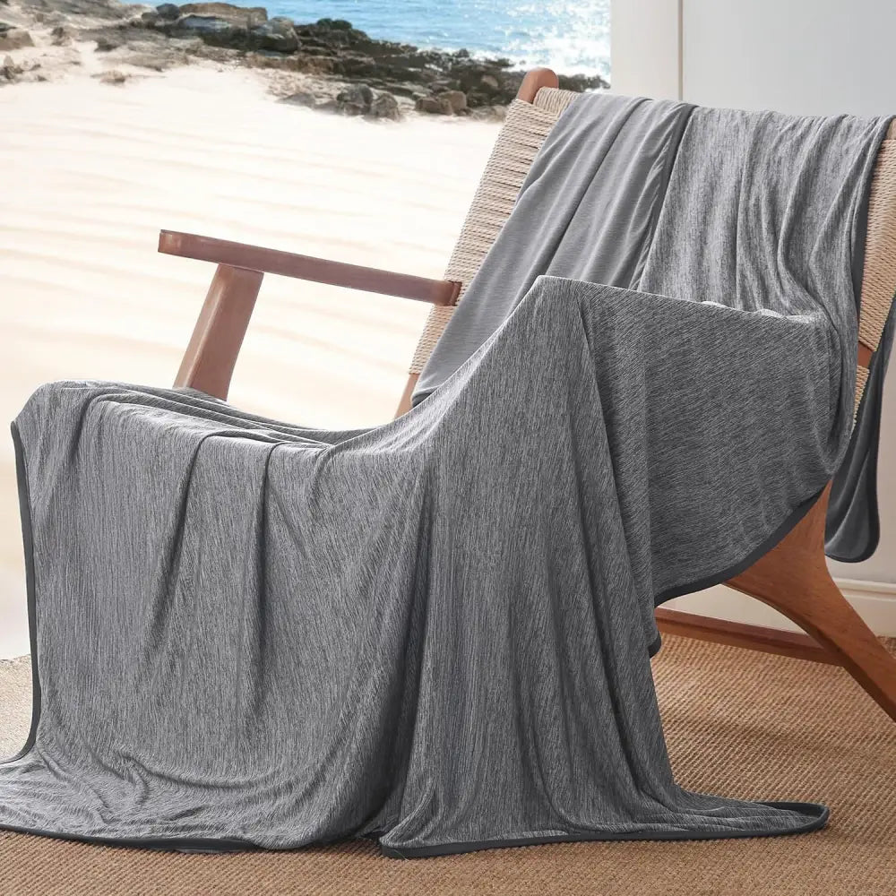 Light Grey Cooling Throw Blanket 100x150cm - Ultra Lightweight Breathable All-season Quilt Hand / Machine Washable