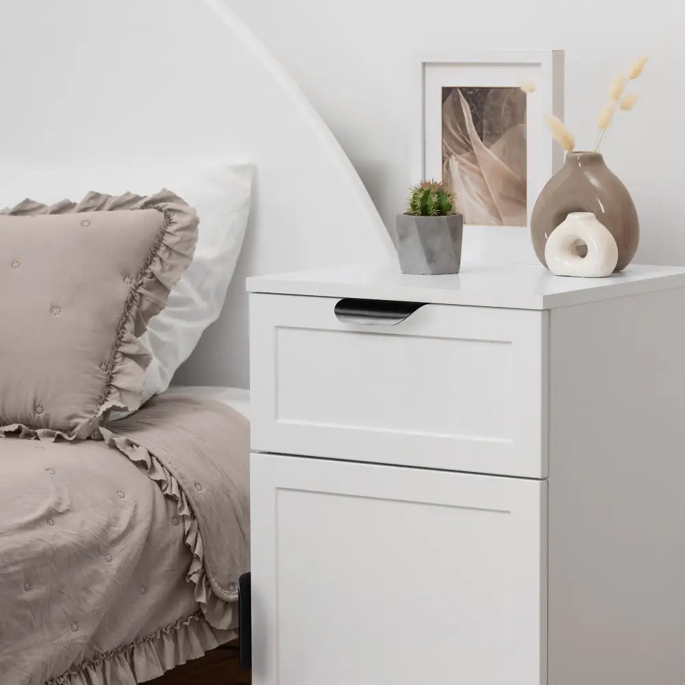 Porto Bedside Table - White - Hamptons - Pull Black